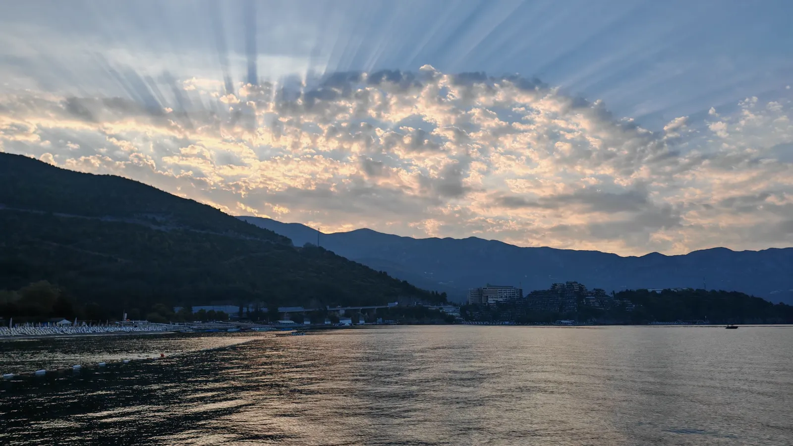 Morgenlicht an der Küste.